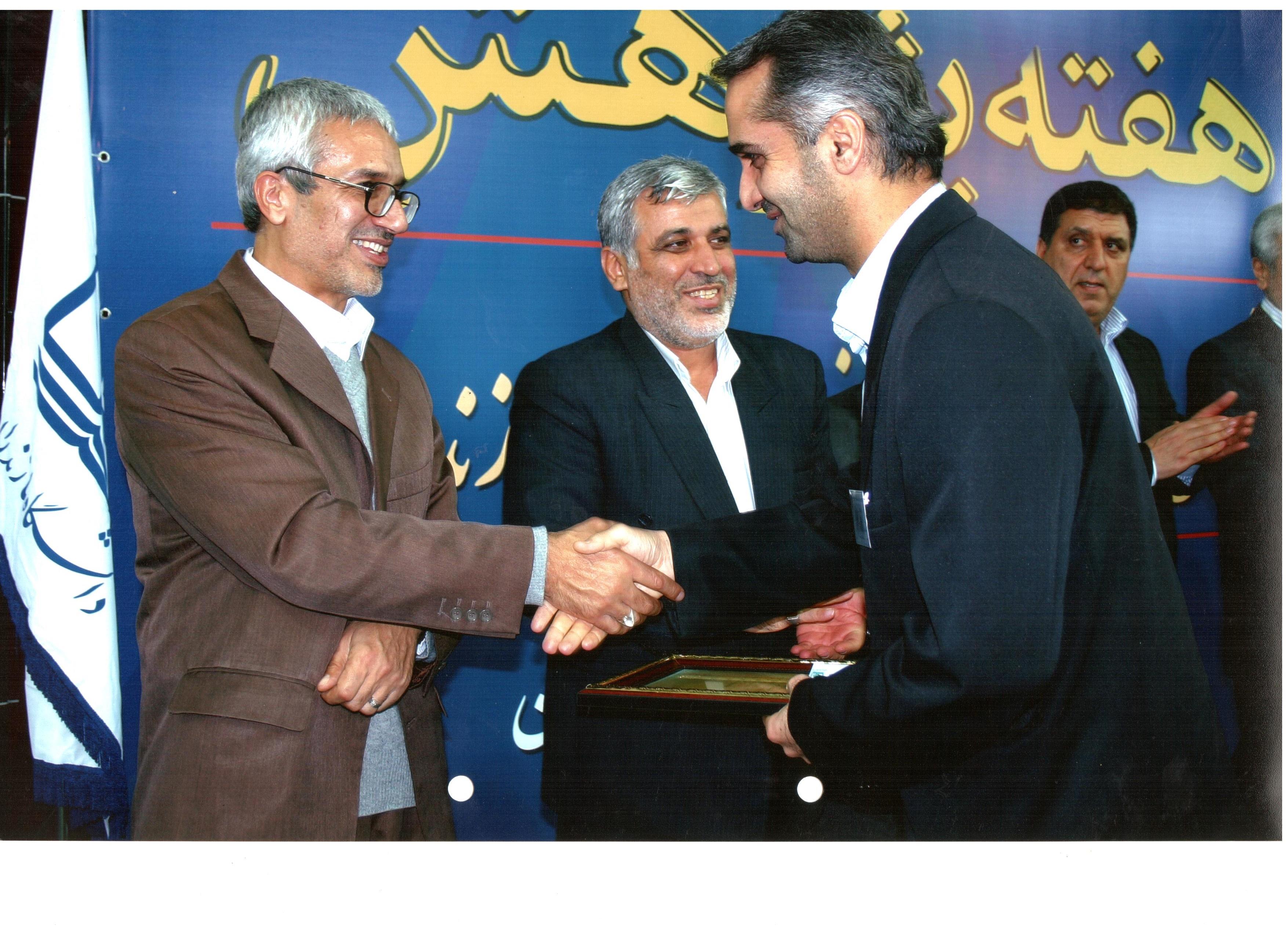 مراسم اهداء جایزه به پژوهشگران برتر استان مازندران-1390